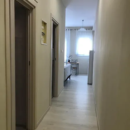 Georgia's Cozy #7 Centre